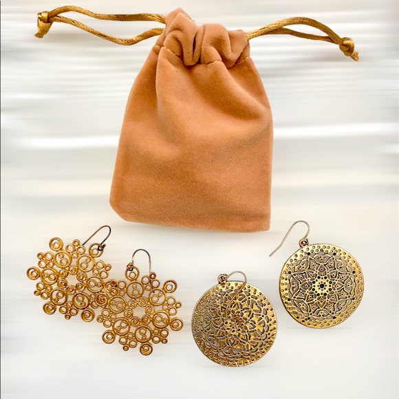 Jewelry - 3/$20 Set of 2 Gold Tone Round earrings